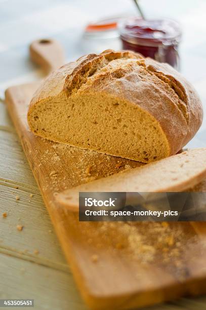 Soda Bread Cob E Marmellata - Fotografie stock e altre immagini di Alimentazione sana - Alimentazione sana, Alimento di base, Ambientazione interna