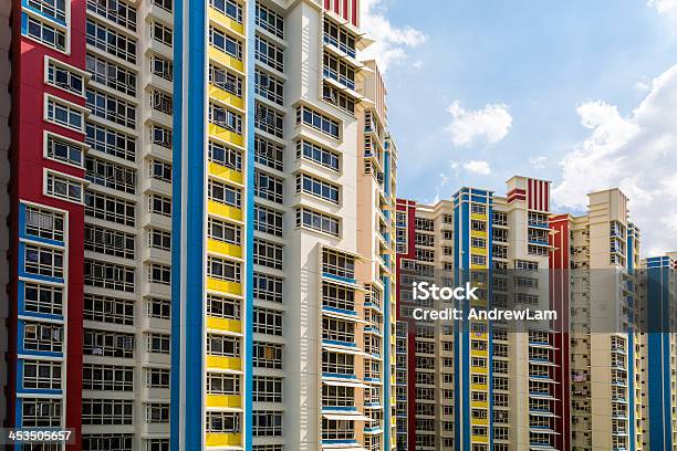 Foto de Colorido Propriedade Residencial e mais fotos de stock de Cidade de Singapura - Cidade de Singapura, Desenvolvimento de Habitações, Alto - Descrição Geral