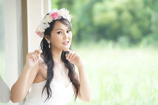 istock Beautiful Asian lady in white bride dress 453506869