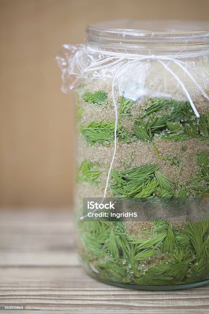 Spruce sprouts jarabe de decisiones de - Foto de stock de Abeto Picea libre de derechos