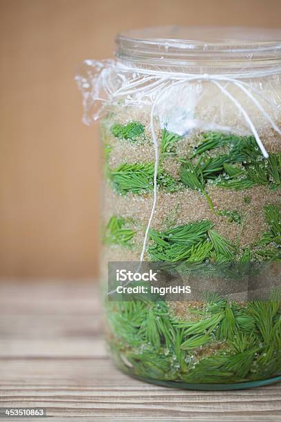 Spruce Sprouts Jarabe De Decisiones De Foto de stock y más banco de imágenes de Abeto Picea - Abeto Picea, Alimento, Azúcar