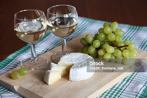 Сыр И Вино — стоковые фотографии и другие картинки Алкоголь - напиток - Алкоголь - напиток, Без людей, Белое вино