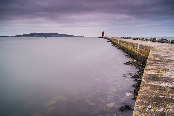 poolbeg lighthouse, dublin, irlandia - multiple exposure long sea water zdjęcia i obrazy z banku zdjęć