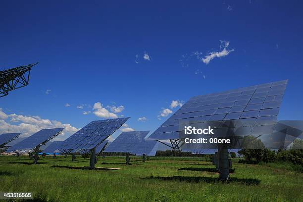 Pannelli Solari - Fotografie stock e altre immagini di Affari internazionali - Affari internazionali, Ambiente, Attrezzatura