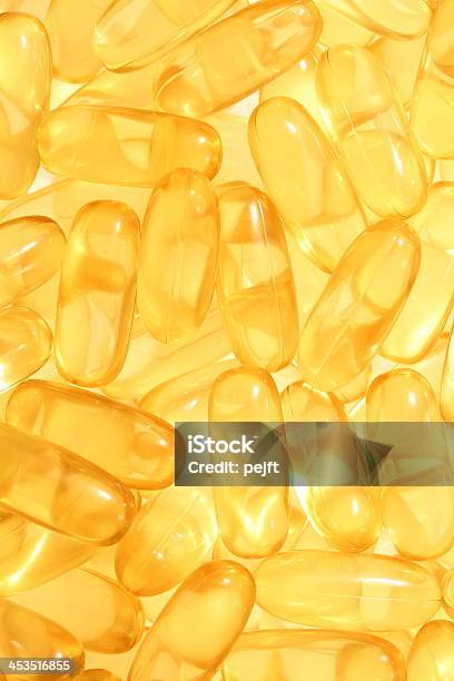 Golden Gel Witamina Omega 3 Kapsułki Oleju Z Ryb - zdjęcia stockowe i więcej obrazów Bez ludzi - Bez ludzi, Bliskie zbliżenie, Duża grupa obiektów