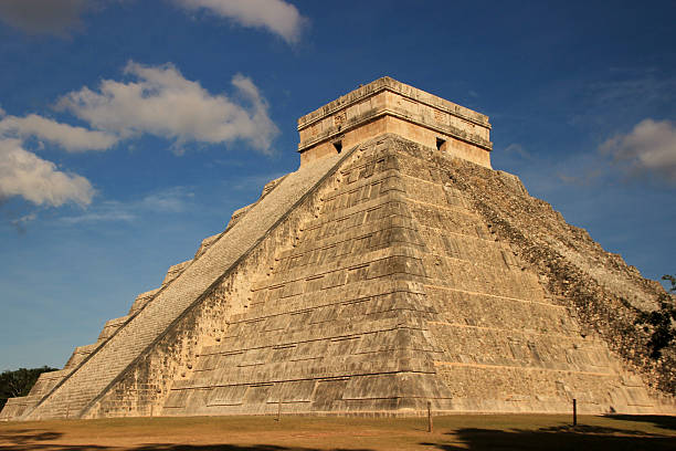 pirâmide maia da kukulkan de chichen itza - vestigial wing - fotografias e filmes do acervo