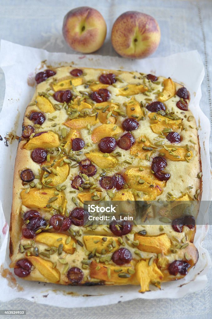Персиковый Вишнёвый пирог с Pistachios - Стоковые фото Без людей роялти-фри