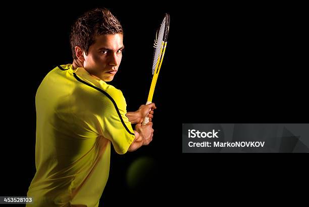 Foto de Retrato Da Mão De Jogador De Tênis e mais fotos de stock de Tênis - Esporte de Raquete - Tênis - Esporte de Raquete, Fundo preto, Homens