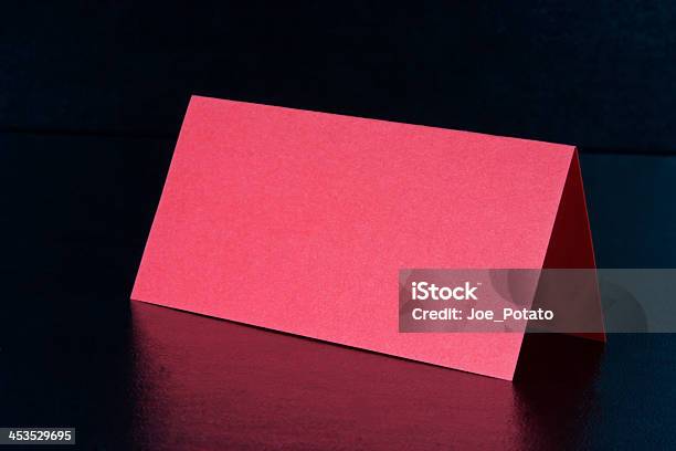 Tarjeta Roja Foto de stock y más banco de imágenes de Carta - Documento - Carta - Documento, Color negro, En blanco