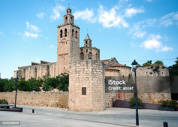 Photo libre de droit de Époque Romane Sant Cugat Monastère De Barcelone banque d'images et plus d'images libres de droit de Abbaye - Abbaye, Architecture, Catalogne