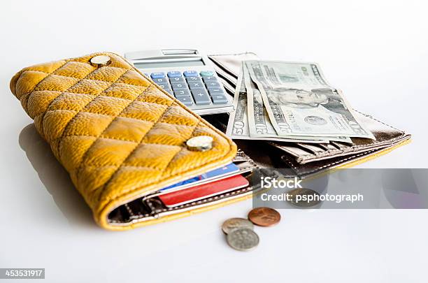 Mujer Cartera Y Dinero Foto de stock y más banco de imágenes de Actividad comercial - Actividad comercial, Adulto, Billete de banco