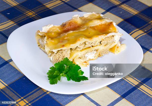 Foto de Lasagna De Carne e mais fotos de stock de Amarelo - Amarelo, Assado no Forno, Azeitona