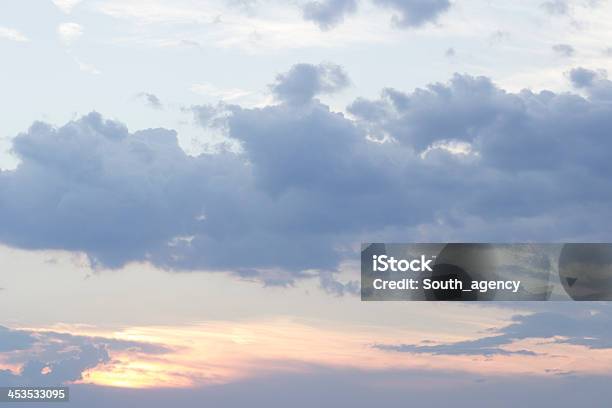 Foto de Céu E Nuvens e mais fotos de stock de Abstrato - Abstrato, Azul, Beleza natural - Natureza