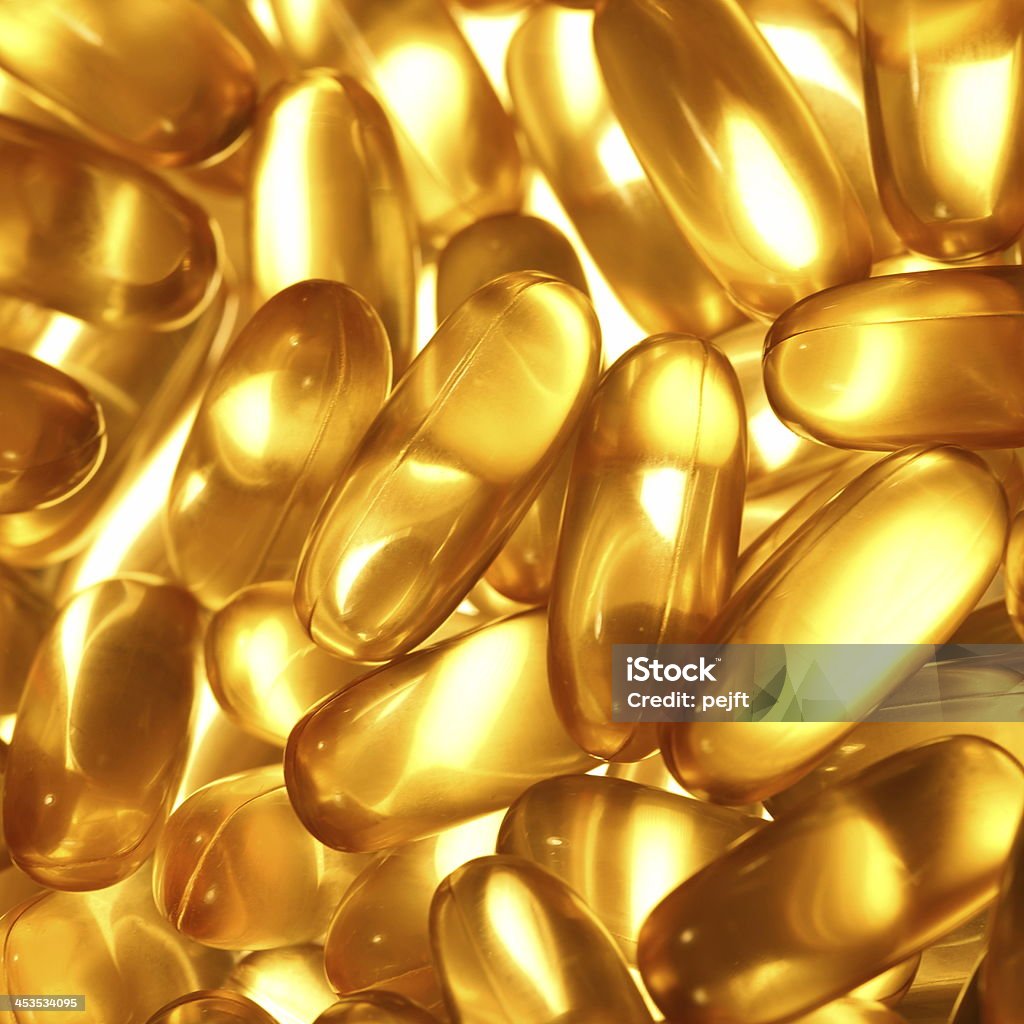 Golden gel vitamine Omega 3 capsules d'huile de poisson - Photo de Aliments et boissons libre de droits