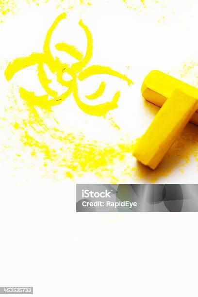 Vivid Yellow Pastelowych Kredki Narysować Zagrożenie Biologiczne - zdjęcia stockowe i więcej obrazów Bez ludzi