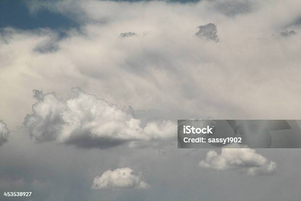 Foto de Cloudscape De Céu Azul De Nuvens e mais fotos de stock de Aspiração - Aspiração, Azul, Beleza natural - Natureza