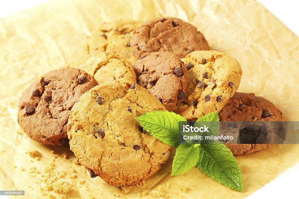 Galletas con pedacitos de chocolate - Foto de stock de Al horno libre de derechos