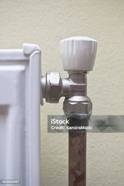 Foto de Radiator Regulador e mais fotos de stock de Maçaneta - Objeto manufaturado - Maçaneta - Objeto manufaturado, Radiador, Vertical