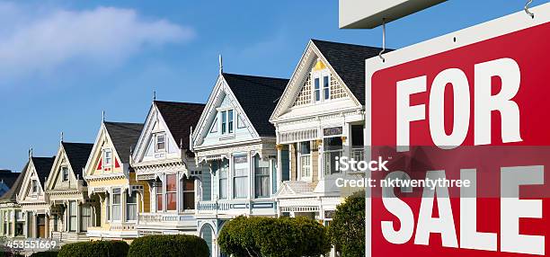 Zeile Häuser Zum Verkauf In San Francisco Stockfoto und mehr Bilder von For Sale - englischer Satz - For Sale - englischer Satz, San Francisco, Verkaufen