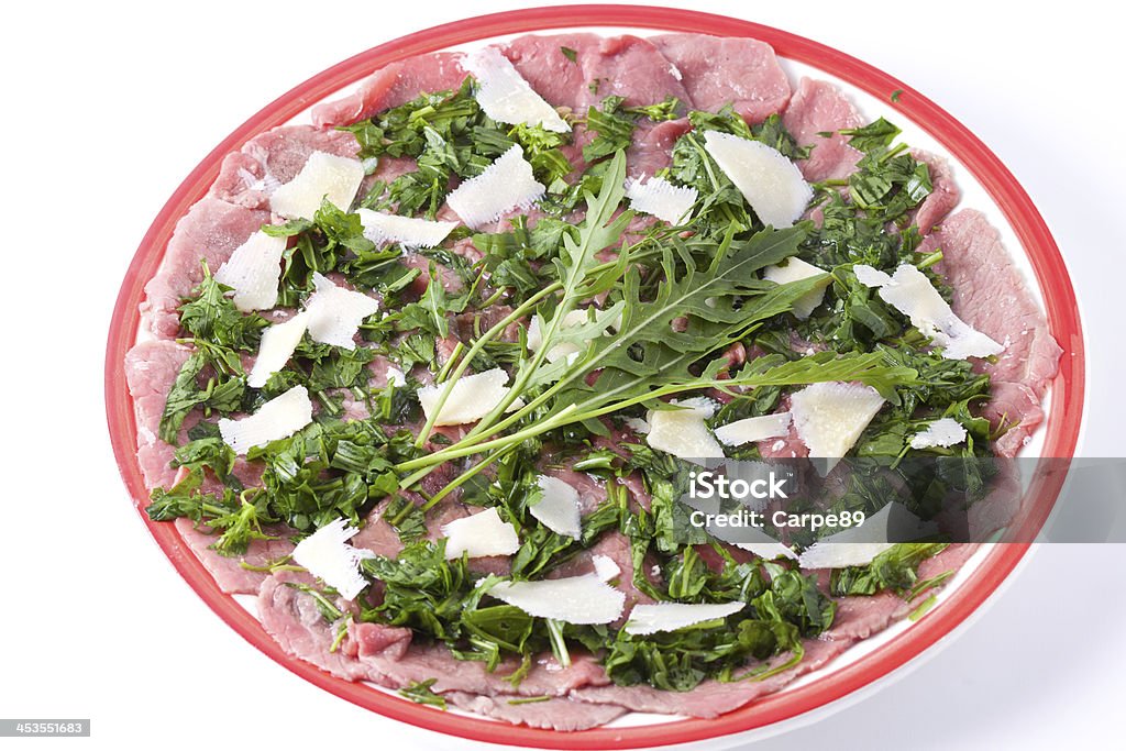 Finas fatias de carne crua: Carpaccio - Foto de stock de Bife de Carpaccio royalty-free