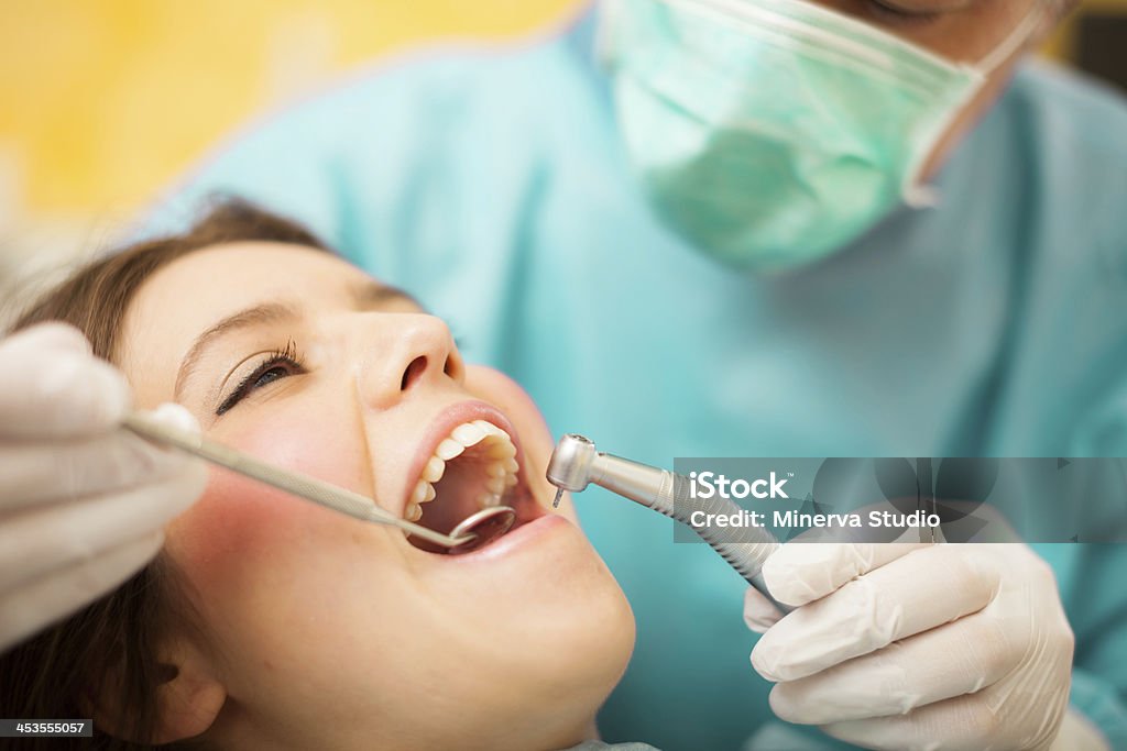 Zahnarzt eine Behandlung zu tun - Lizenzfrei Ausrüstung und Geräte Stock-Foto