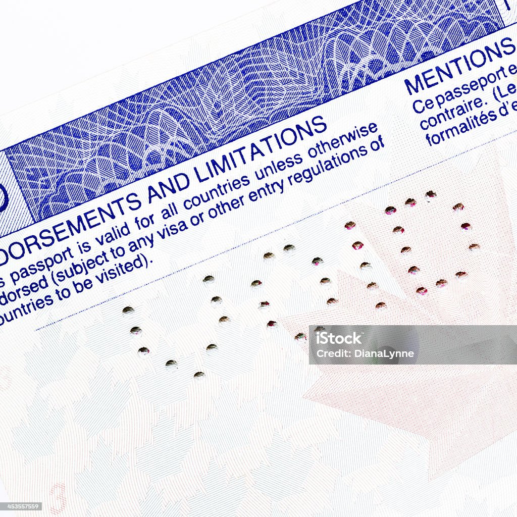 Primer plano de anulado canadiense pasaporte - Foto de stock de Documento libre de derechos