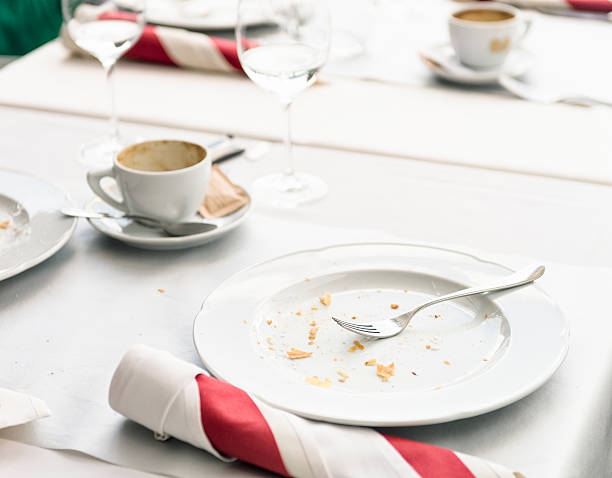 完成したお食事はレストランのテーブル - plate crumb dirty fork ストックフォトと画像
