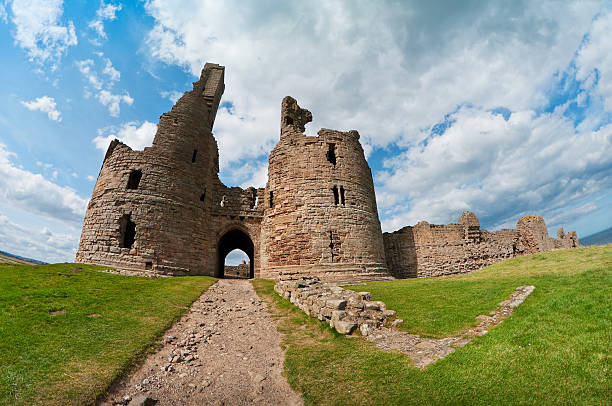 던스탄버르 성, 노섬버랜드, 영국 - castle famous place low angle view england 뉴스 사진 이미지