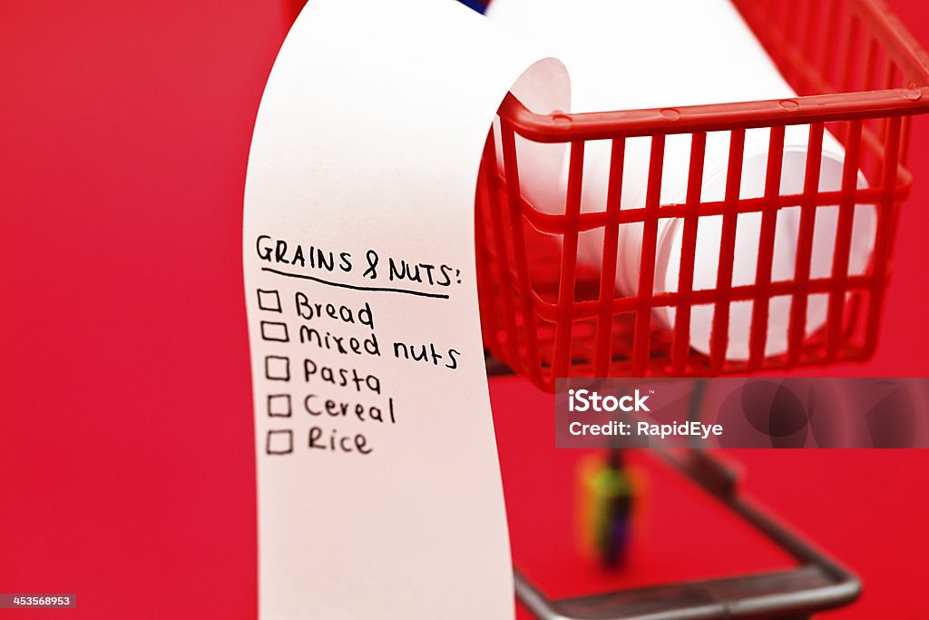 Granos & tuercas de lista de compras en el supermercado diminutos carrito - Foto de stock de Arroz - Comida básica libre de derechos