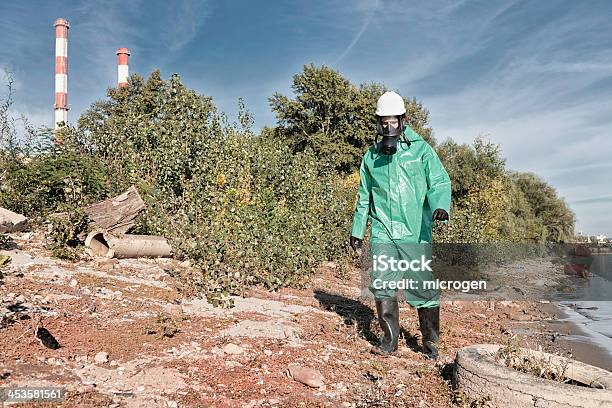 Total De Poluição - Fotografias de stock e mais imagens de Abraçar Árvore - Abraçar Árvore, Acidentes e Desastres, Adulto