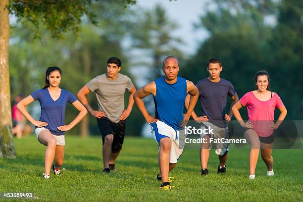 Gruppo Di Fitness Diversi All - Fotografie stock e altre immagini di Adolescente - Adolescente, Adolescenza, Adulto