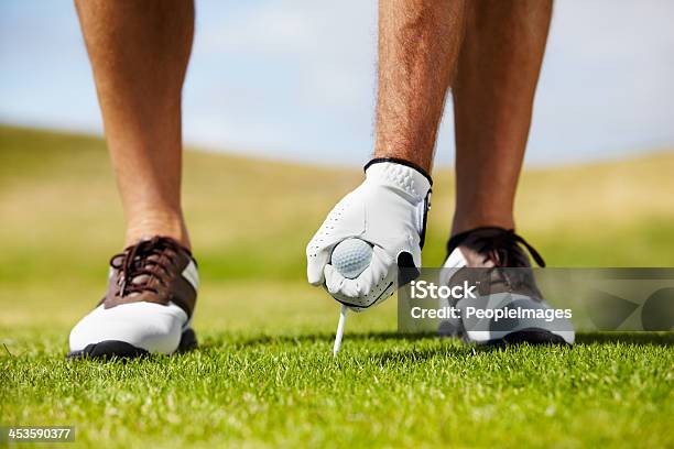 В Игре — стоковые фотографии и другие картинки Teeing Off - Teeing Off, Активный образ жизни, Ботинок для гольфа