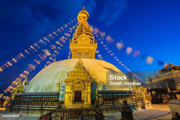 Swayambhunath Monastero In Nepal - Fotografie stock e altre immagini di Antico - Condizione - Antico - Condizione, Architettura, Buddismo