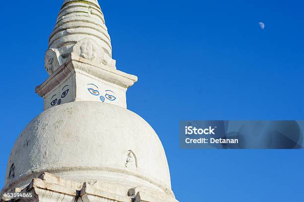 Swayambhunath Monastery W Nepalu - zdjęcia stockowe i więcej obrazów Bez ludzi - Bez ludzi, Buddyzm, Fotografika