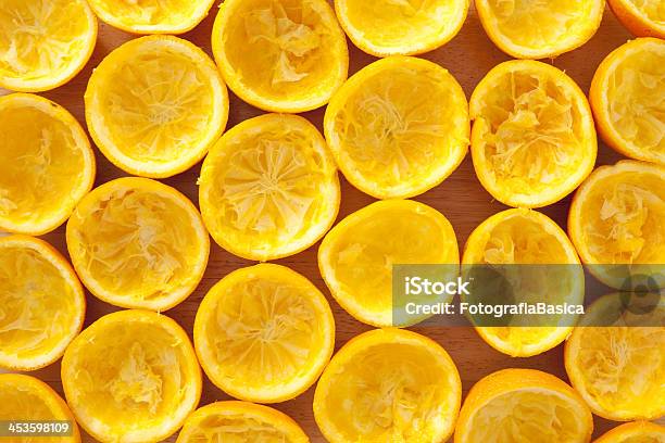 Photo libre de droit de Peeling Orange Fraîchement Pressé banque d'images et plus d'images libres de droit de Acide ascorbique - Acide ascorbique, Agrume, Aliment