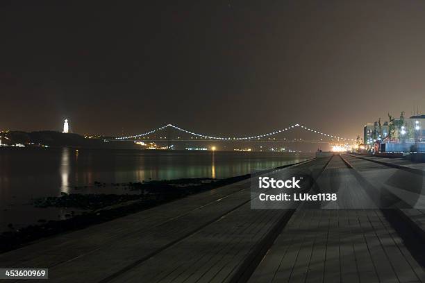 Foto de A Ponte 25 De Abril e mais fotos de stock de Cidade - Cidade, Equipamento de Iluminação, Estátua de Cristo Rei