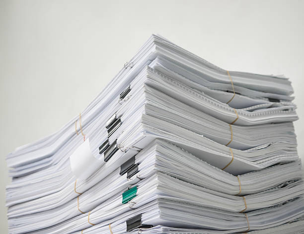 pile de documents - 9780 photos et images de collection