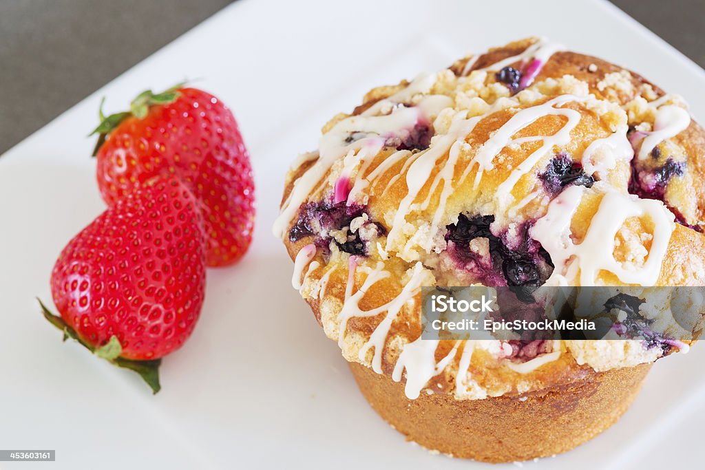 Muffin appena sfornati - Foto stock royalty-free di Blu