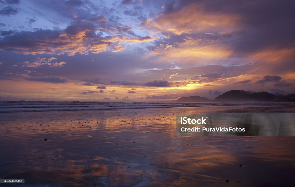 Słońca odbicie na beach w Costa Rica. - Zbiór zdjęć royalty-free (Bez ludzi)