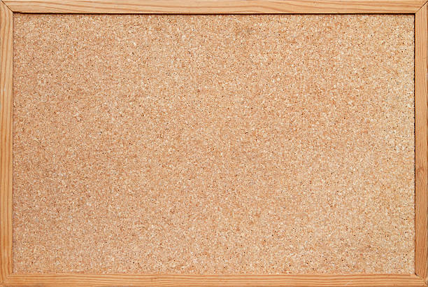 panel de corcho fondo blanco - bulletin board office note pad wood fotografías e imágenes de stock