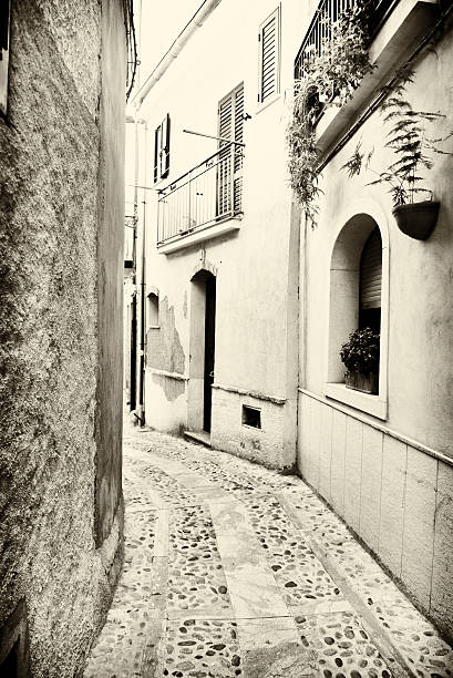 istock Narrow alley 453606129