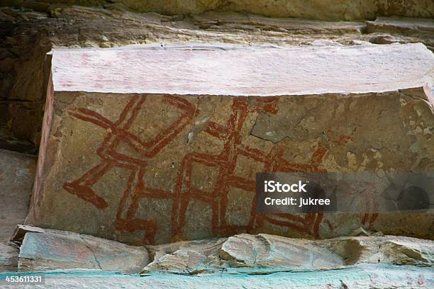 Pintura Em Parede De Pedra Em Patam Ubonratchathani Província Tailândia - Fotografias de stock e mais imagens de Abstrato