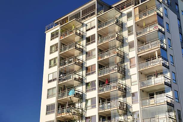 windows e gradis - plattenbau homes architectural detail architecture and buildings imagens e fotografias de stock