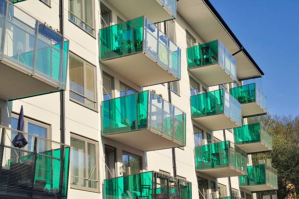 windows e gradis - plattenbau homes architectural detail architecture and buildings imagens e fotografias de stock