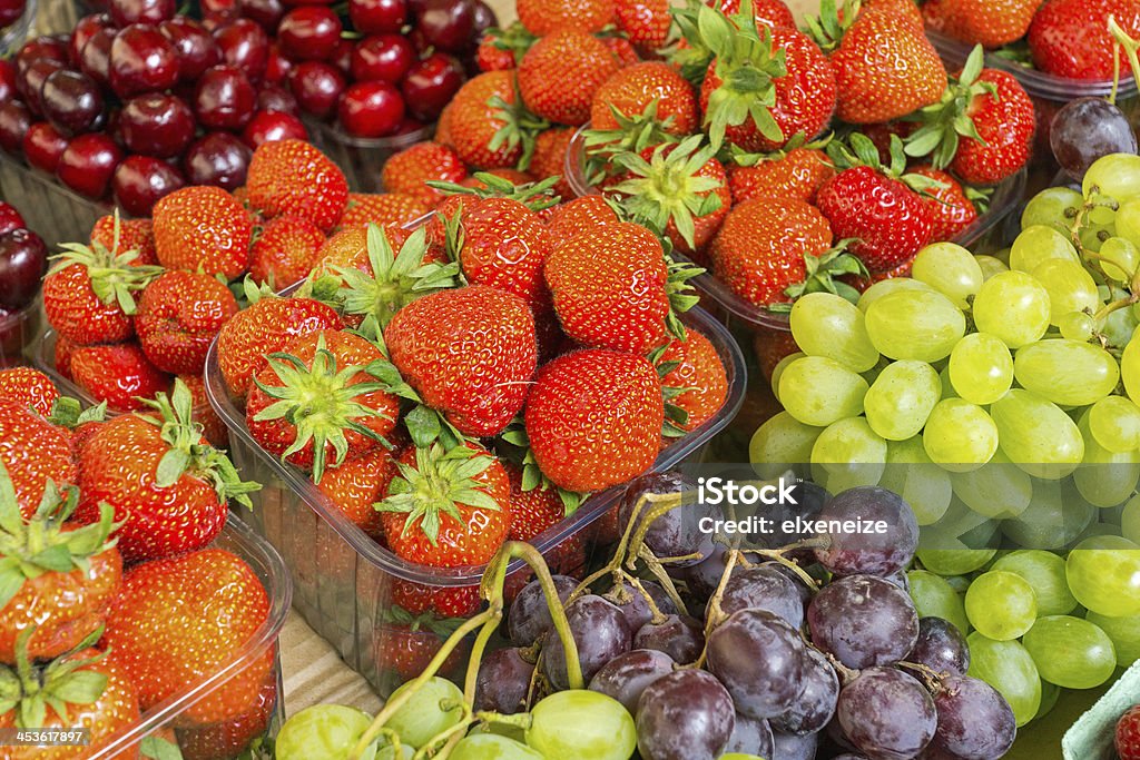 Morangos, cerejas e uvas - Royalty-free Agricultura Foto de stock