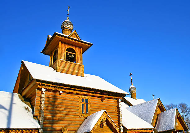 chiesa ortodossa di legno - south ural foto e immagini stock