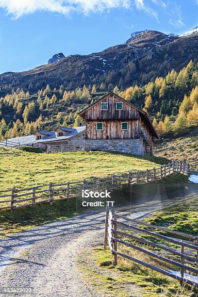 늙음 Alp 농장 0명에 대한 스톡 사진 및 기타 이미지 - 0명, 가을, 건물 외관
