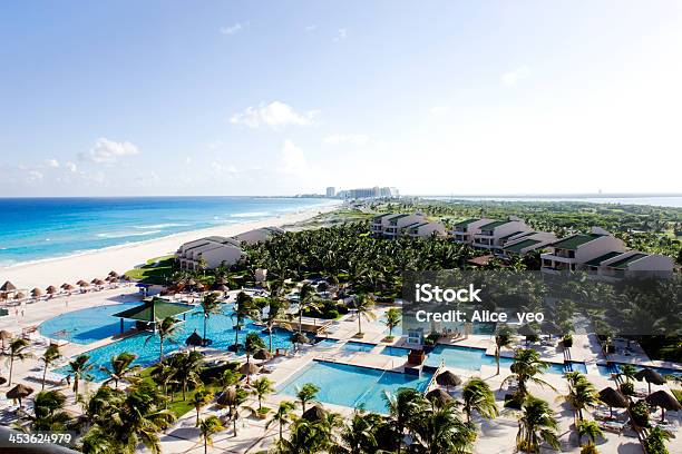 Foto de Vista De Luxo Tropical Resort e mais fotos de stock de Acampamento de Férias - Acampamento de Férias, Ajardinado, América Latina