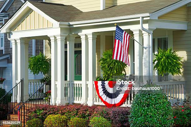 Foto de Decorações Patrióticas e mais fotos de stock de Casa - Casa, Bandeira Norte-Americana, 4 de Julho