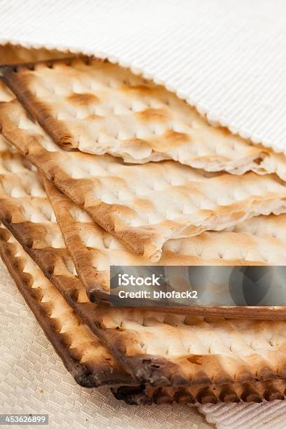 Casa Kosher Cracker Di Matzo - Fotografie stock e altre immagini di Grano integrale - Grano integrale, Matzo, Bruciato